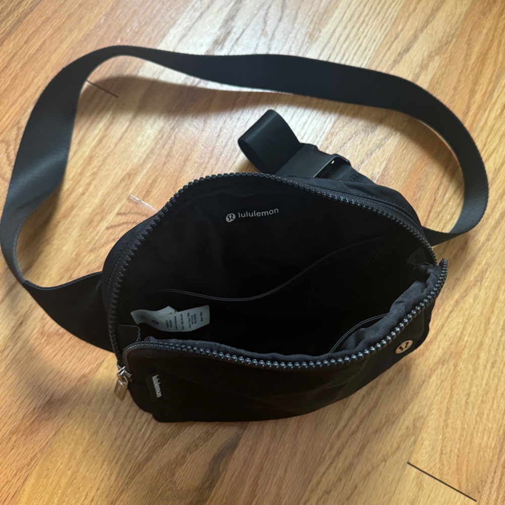 Lululemon Large 2L belt bag